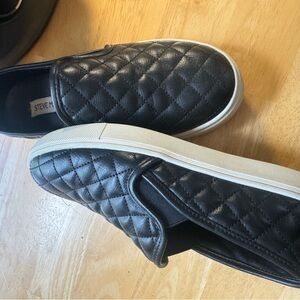 Like NEW Steve Madden Quilted Sneakers